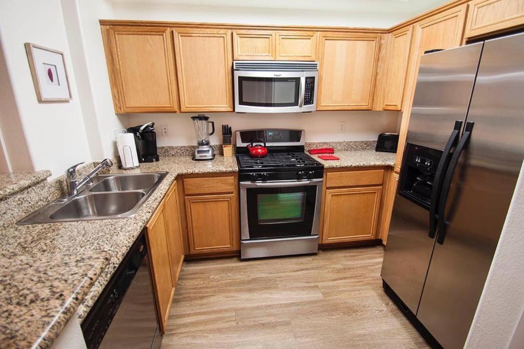 Apartahotel The Grove Penthouse 3 Bdrm 3 Bath *