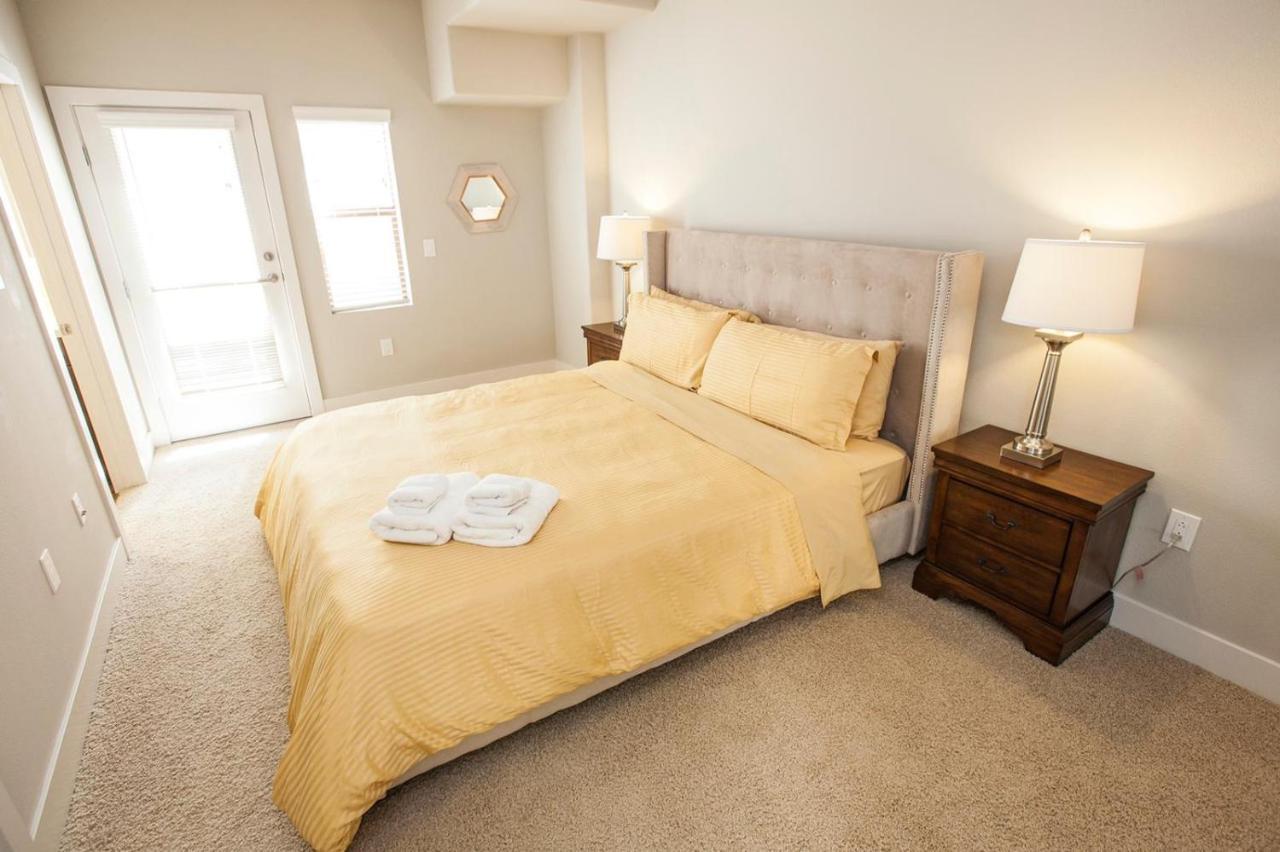 The Grove Penthouse 3 Bdrm 3 Bath *